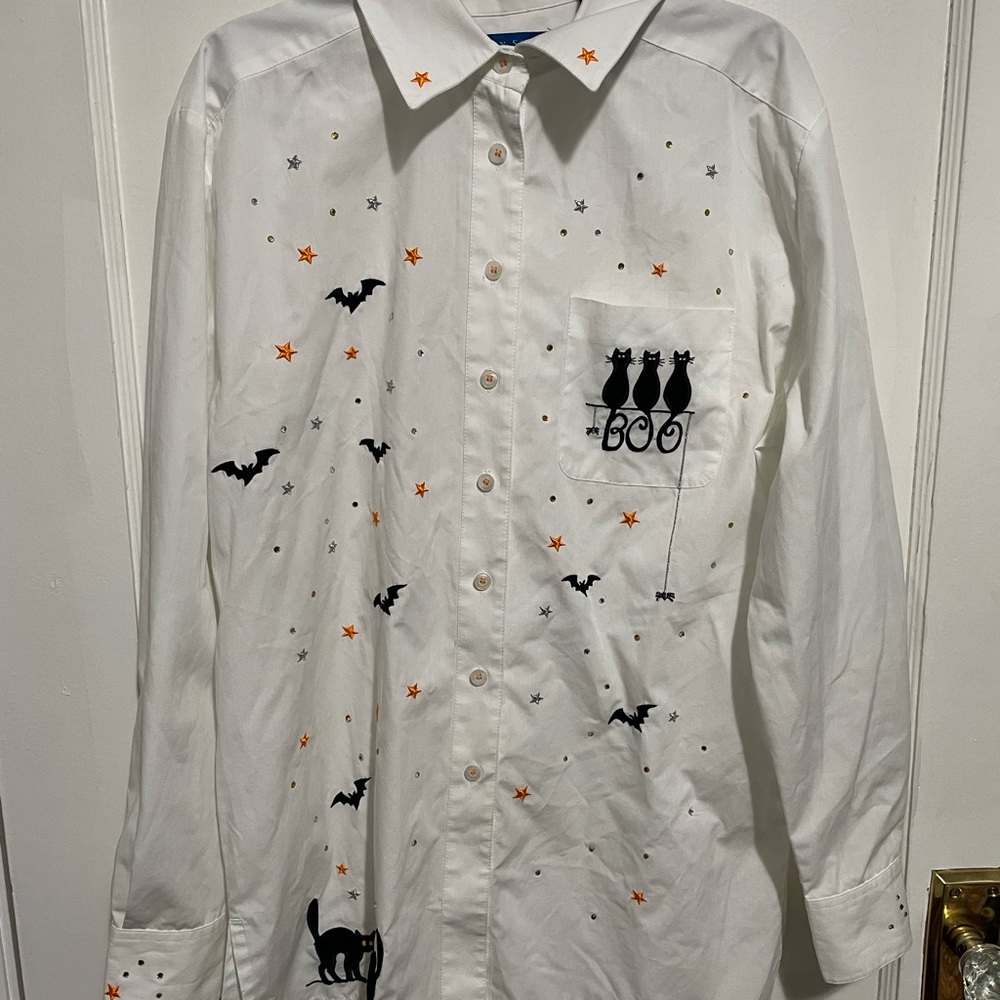 Karen Scott cotton blend embroidered Halloween button down shirt. Size small.